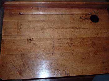 035 - Desk with personality